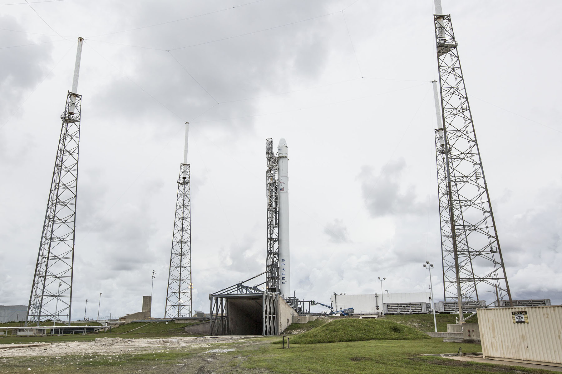 SpaceX to Try Rocket Landing on Floating Ocean Platform, Elon Musk Says